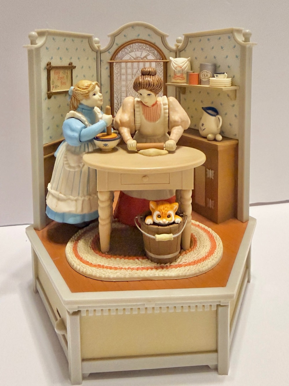 Vintage 1985 Enesco Animated Music Box Cooking Lessons Plays 'Clair De Lune'